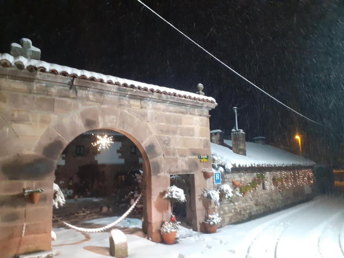 Hotel La Casona De Barrio, Alto Campoo Barrio  Exterior photo