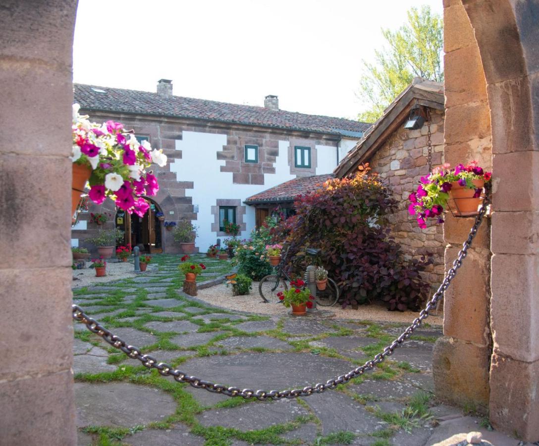 Hotel La Casona De Barrio, Alto Campoo Barrio  Exterior photo